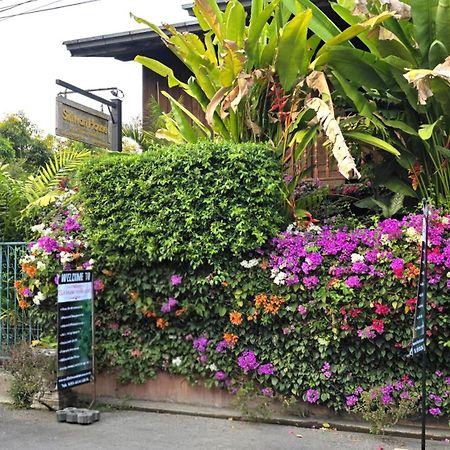 Siriwan Hostel เชียงใหม่ ภายนอก รูปภาพ