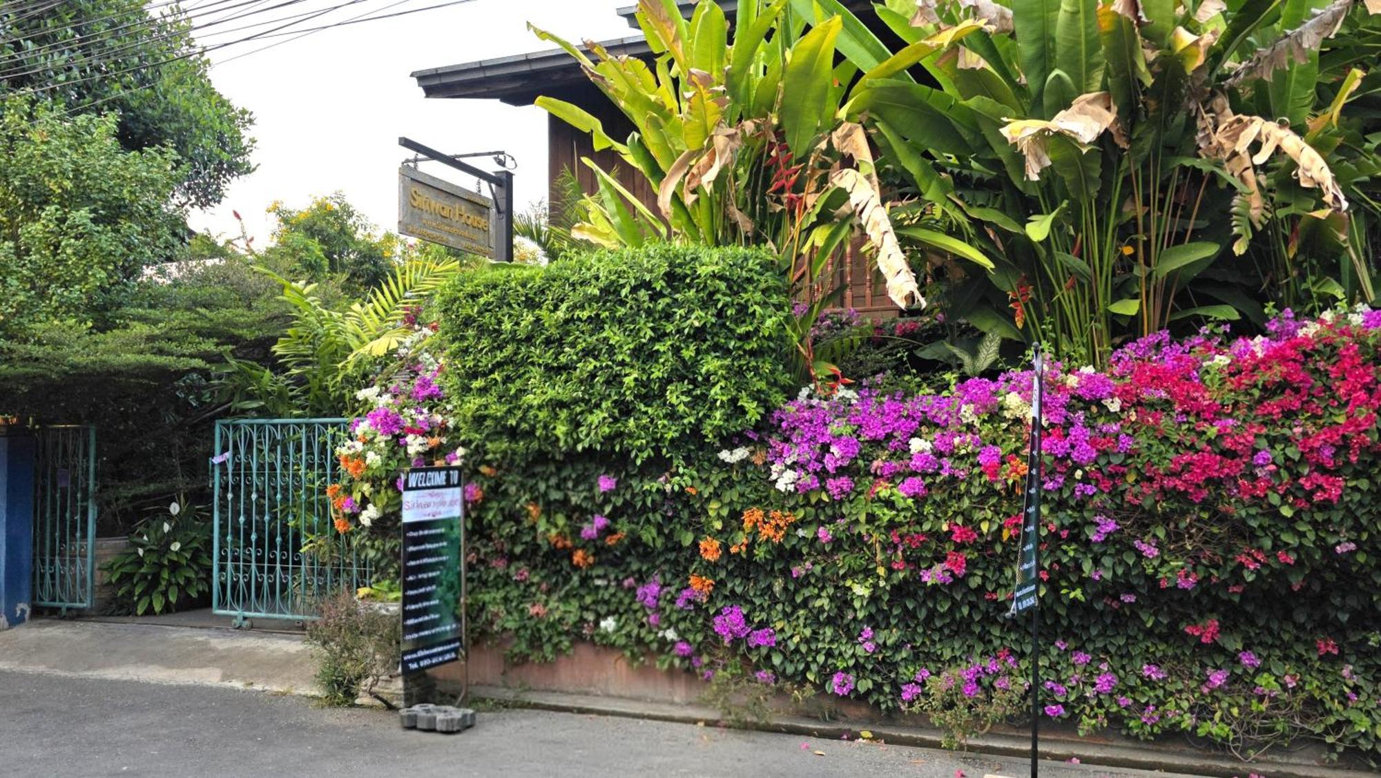 Siriwan Hostel เชียงใหม่ ภายนอก รูปภาพ