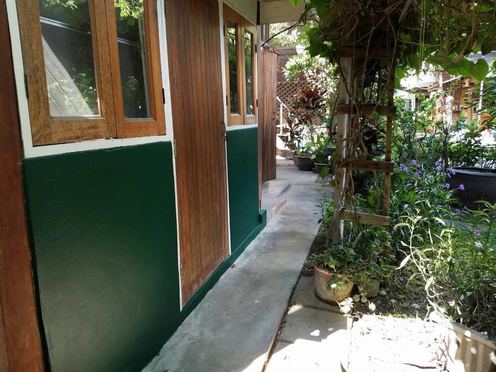 Siriwan Hostel เชียงใหม่ ภายนอก รูปภาพ
