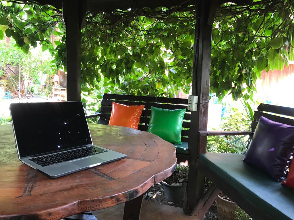 Siriwan Hostel เชียงใหม่ ภายนอก รูปภาพ