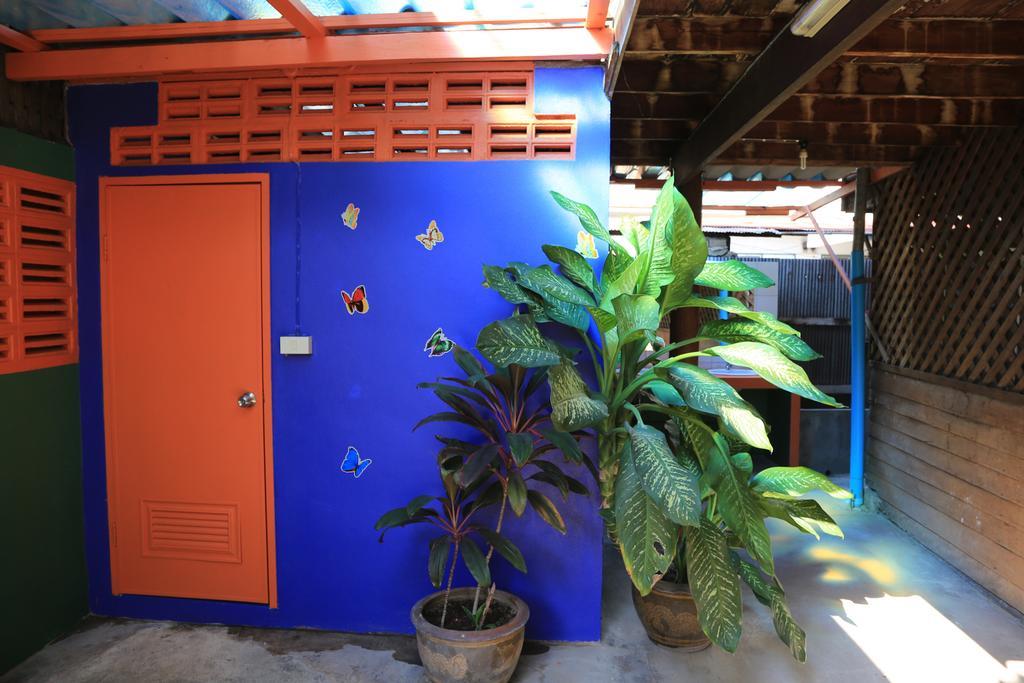 Siriwan Hostel เชียงใหม่ ภายนอก รูปภาพ