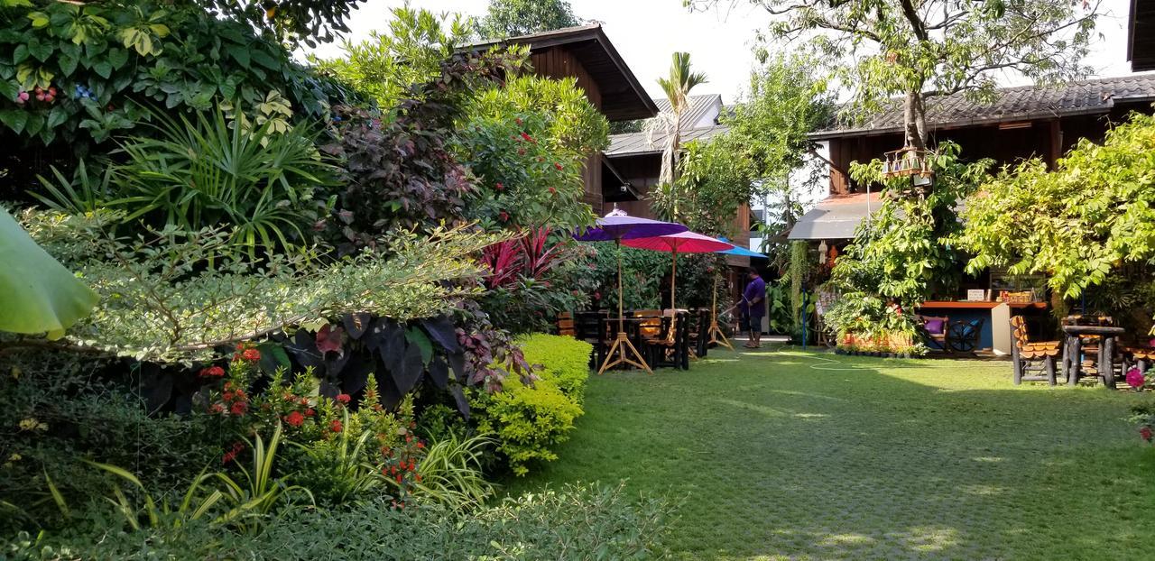 Siriwan Hostel เชียงใหม่ ภายนอก รูปภาพ