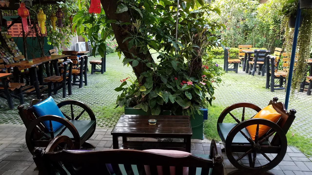 Siriwan Hostel เชียงใหม่ ภายนอก รูปภาพ