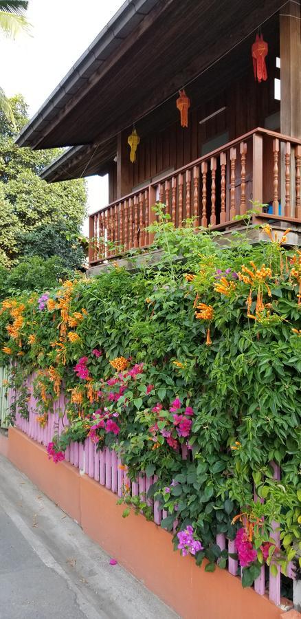 Siriwan Hostel เชียงใหม่ ภายนอก รูปภาพ