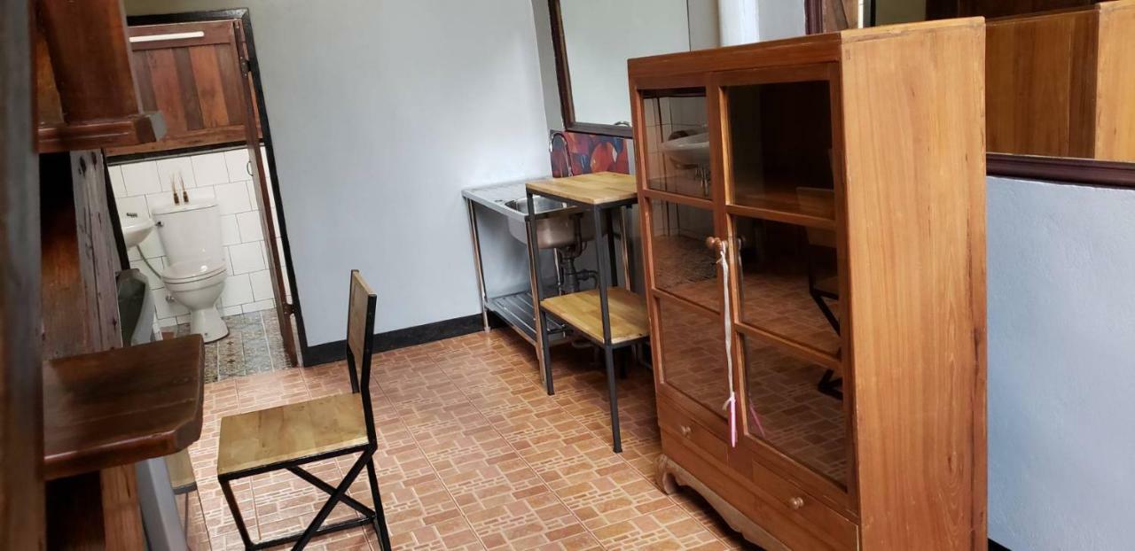 Siriwan Hostel เชียงใหม่ ภายนอก รูปภาพ